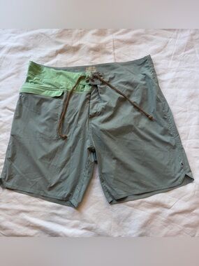Scalpers Men’s Swim Trunks Board Shorts Size XXL Green 7” Inseam Skull Logo